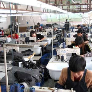 Sản xuất quần áo xuất khẩu